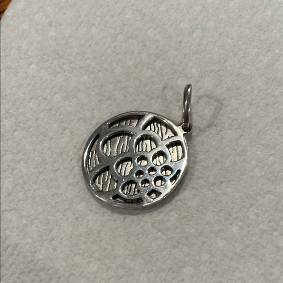 Silpada Silver Floral Pendant - Picture 4 of 5